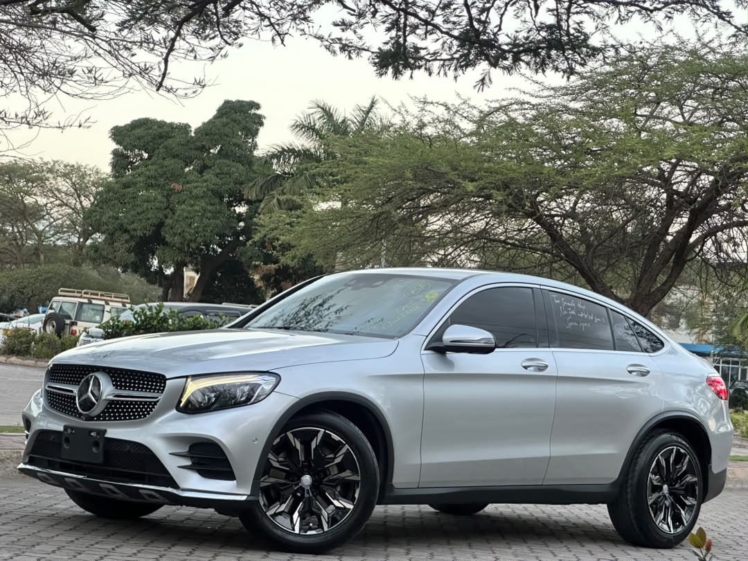 Mercedes Benz thumbnail 3